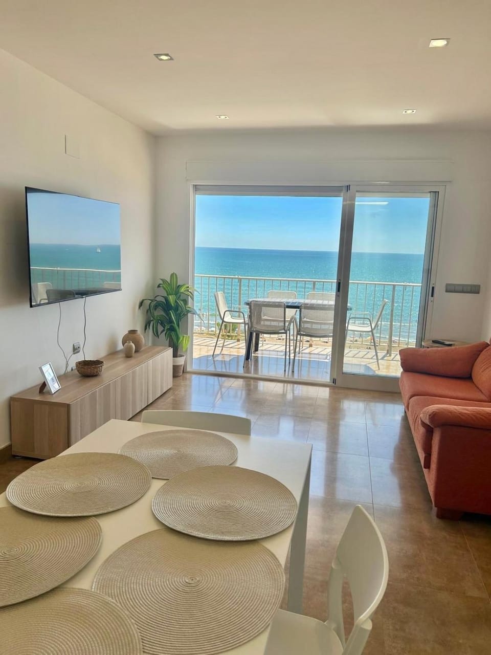 Beachfront apartment in Cullera Apartment in Cullera