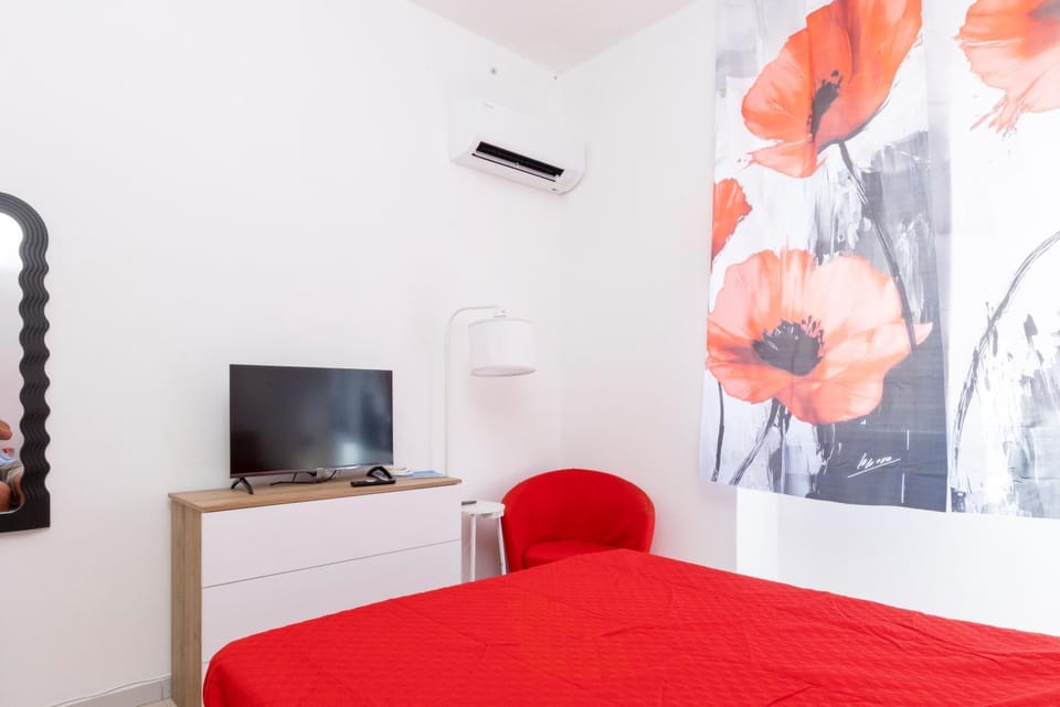 Bed, TV and multimedia, Photo of the whole room, Bedroom, air conditioner