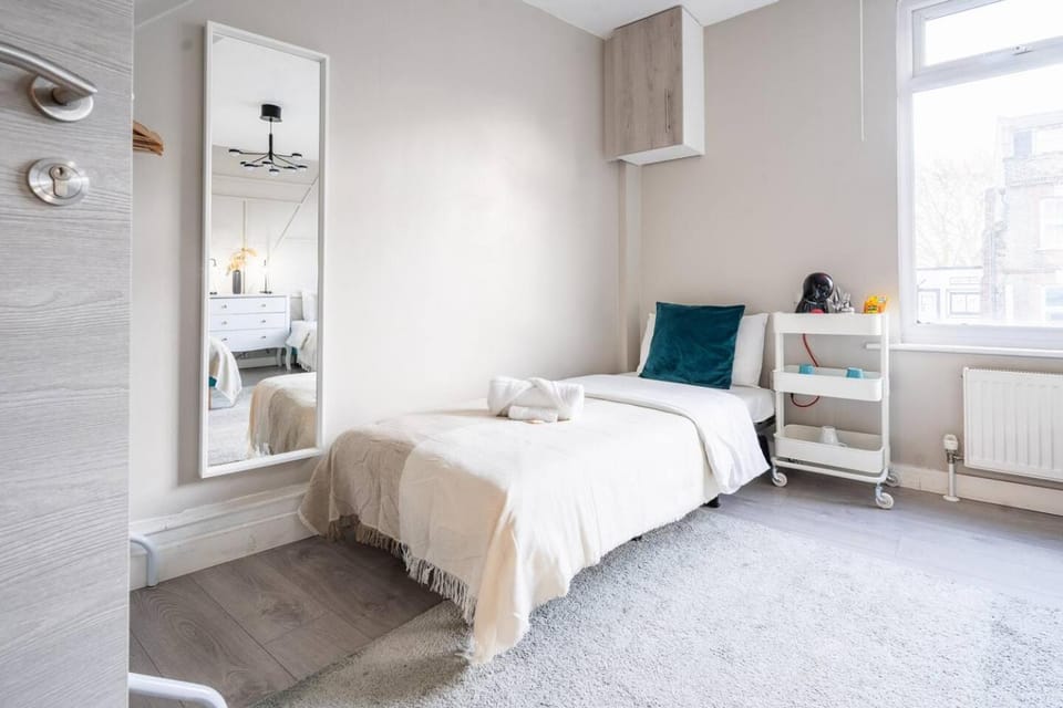 Chic room & private bathroom in Shoreditch Vacation rental in London Borough of Hackney