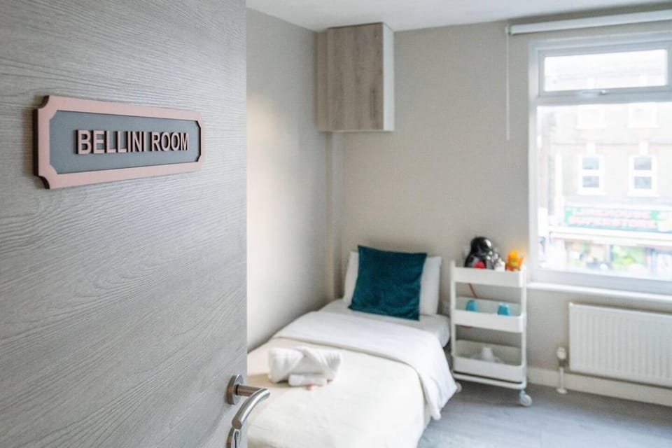 Chic room & private bathroom in Shoreditch Vacation rental in London Borough of Hackney
