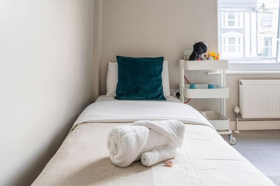 Chic room & private bathroom in Shoreditch Vacation rental in London Borough of Hackney
