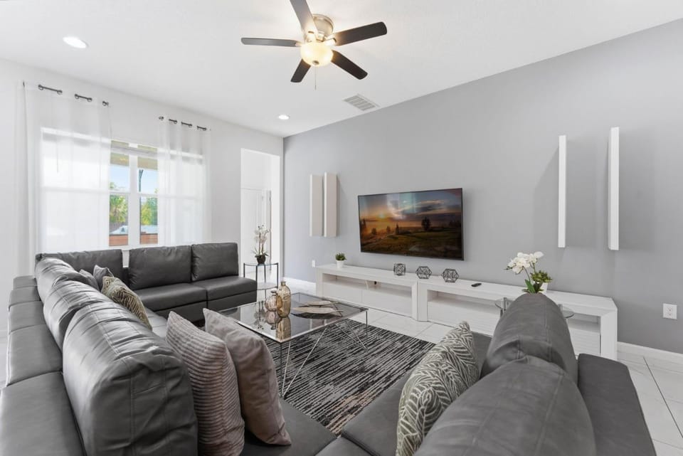 Communal lounge/ TV room, Living room
