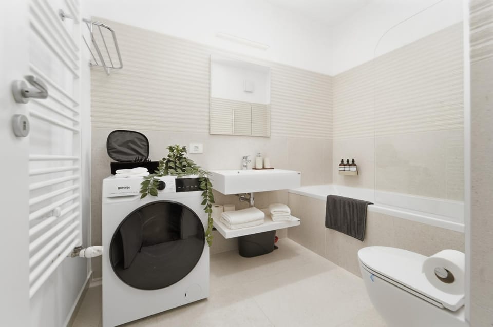 Toilet, Bathroom, towels