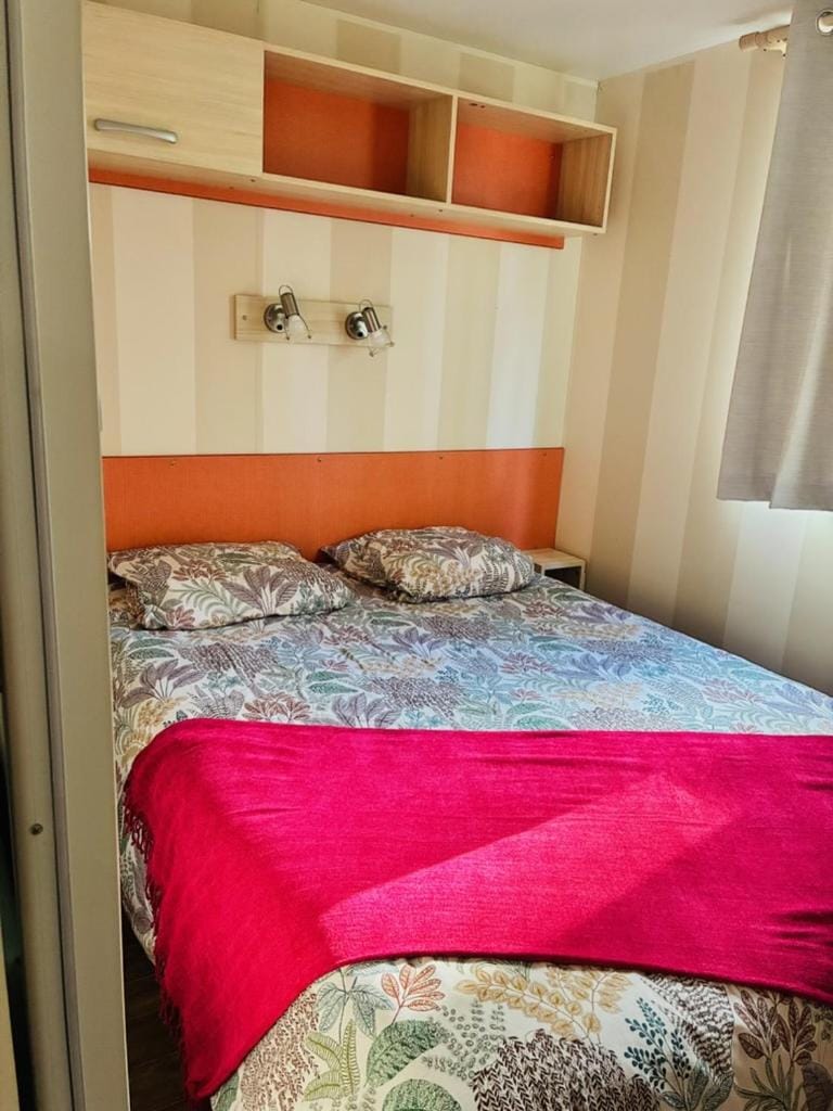 Le petit paradis de la roque d'antheron Campground/ 
RV Resort in Apt
