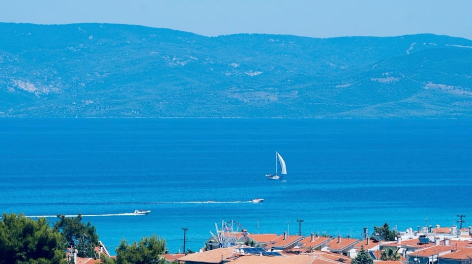 Nearby landmark, Day, Natural landscape, Beach, Lake view, Mountain view, Sea view