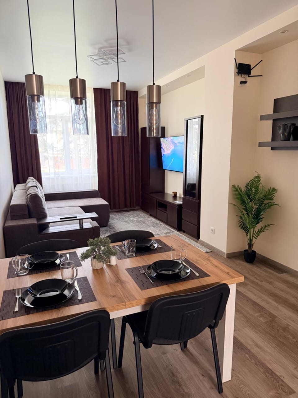 TV and multimedia, Seating area, Dining area