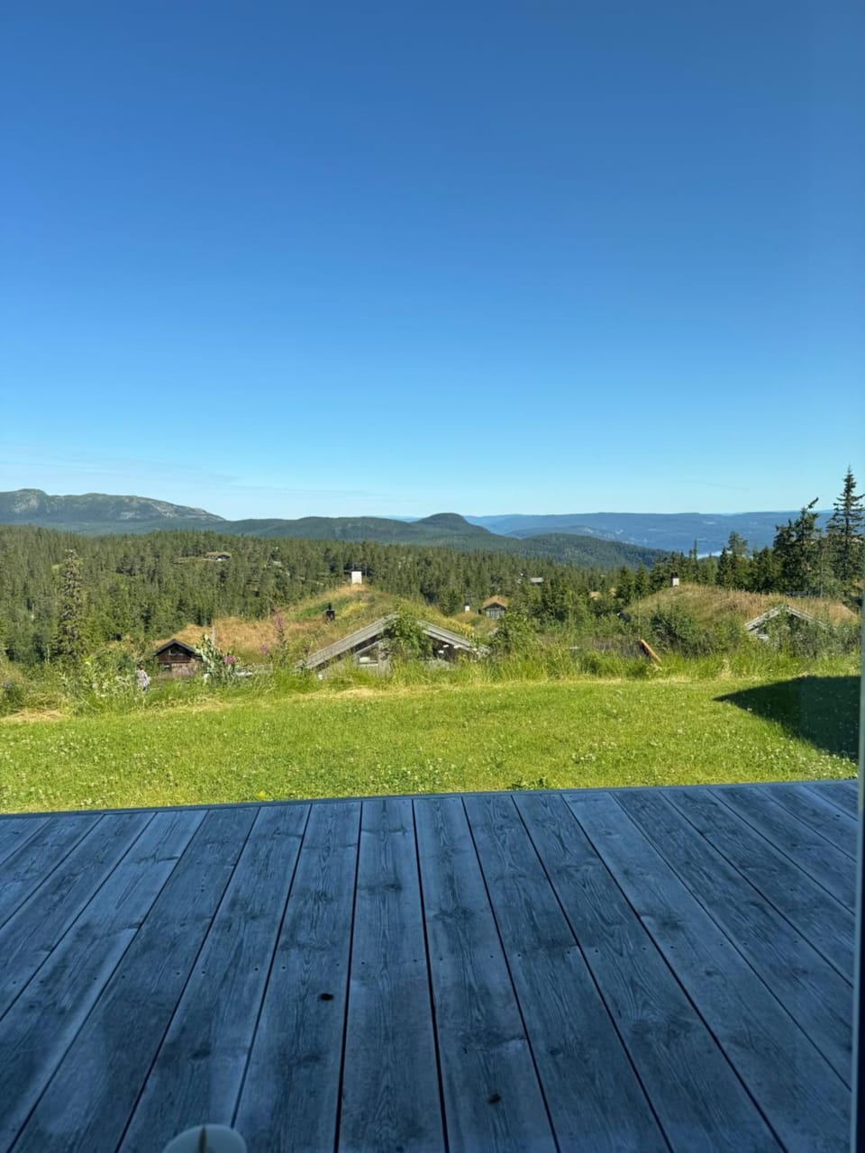 Property building, Patio, Balcony/Terrace, Mountain view