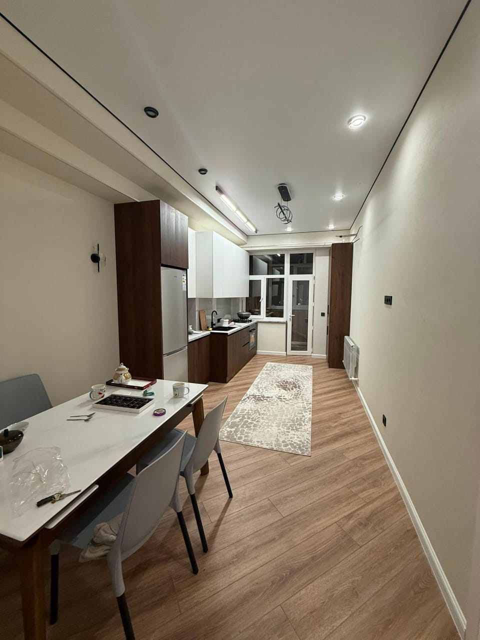 Kitchen or kitchenette, Seating area, Dining area