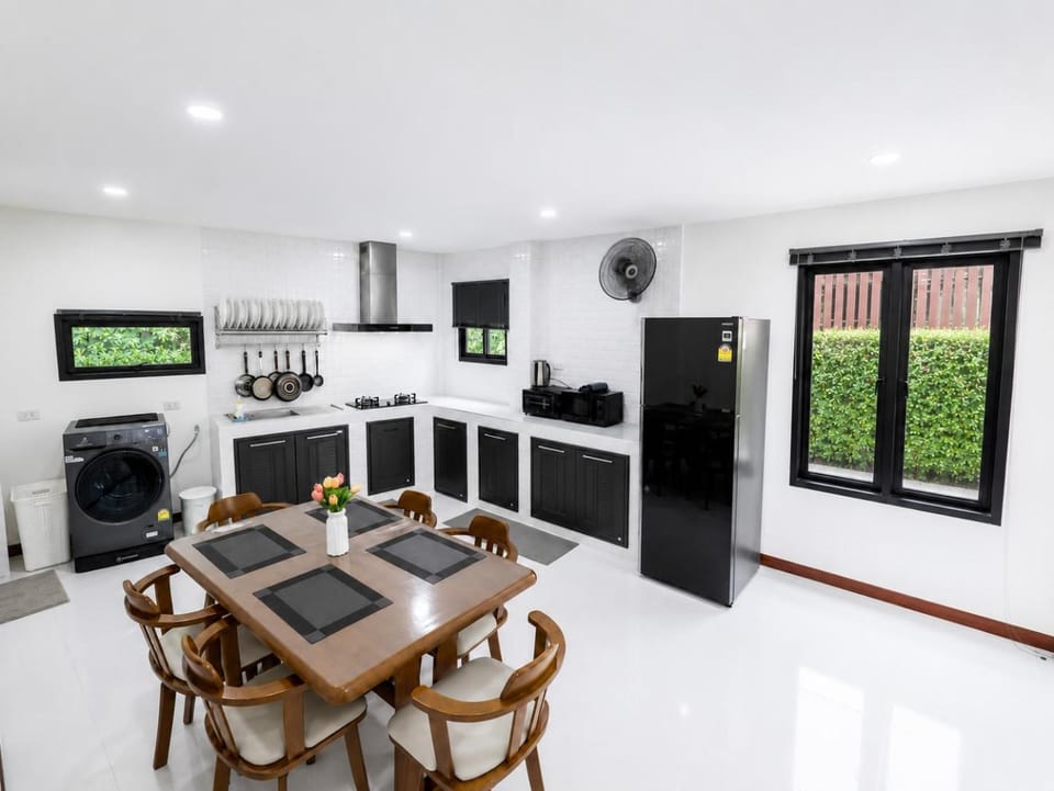Kitchen or kitchenette, Dining area, oven, toaster
