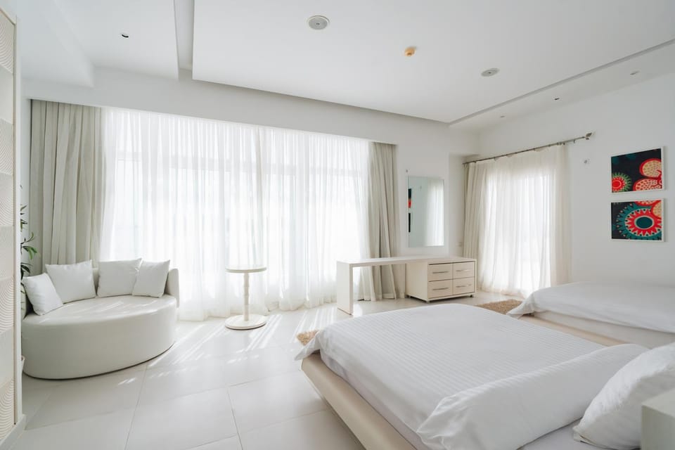 Seating area, Bedroom