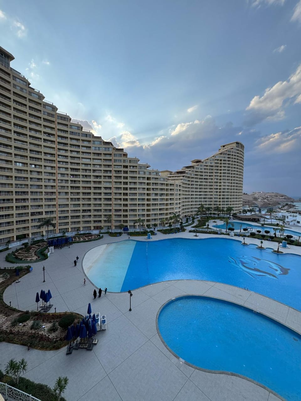 Property building, Day, Natural landscape, City view, Pool view, Swimming pool, sunbed