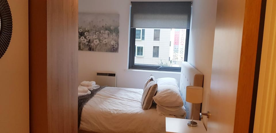 2 Bed Flat in Acton Apartment in London Borough of Ealing