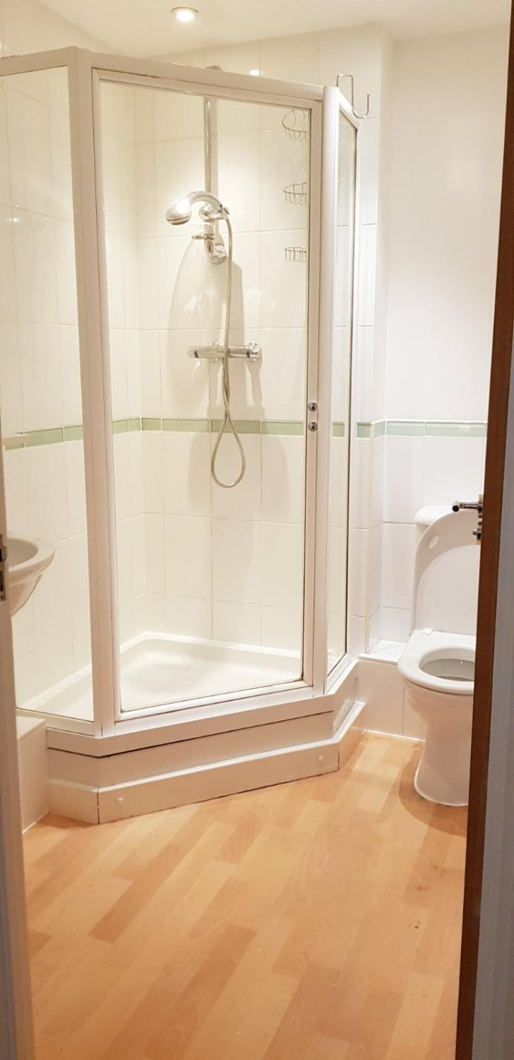 2 Bed Flat in Acton Apartment in London Borough of Ealing