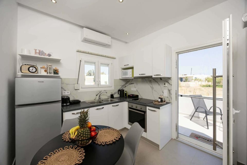 Kitchen or kitchenette, oven