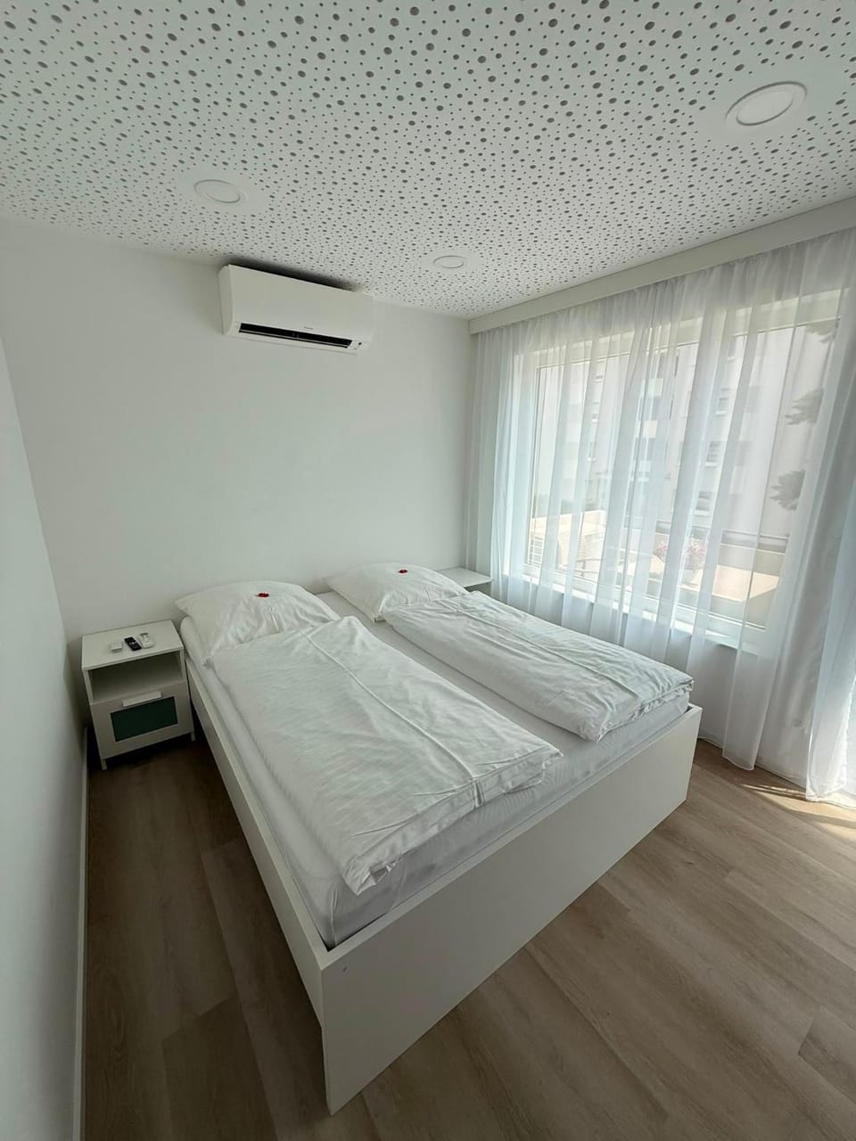 Bed, Bedroom, air conditioner