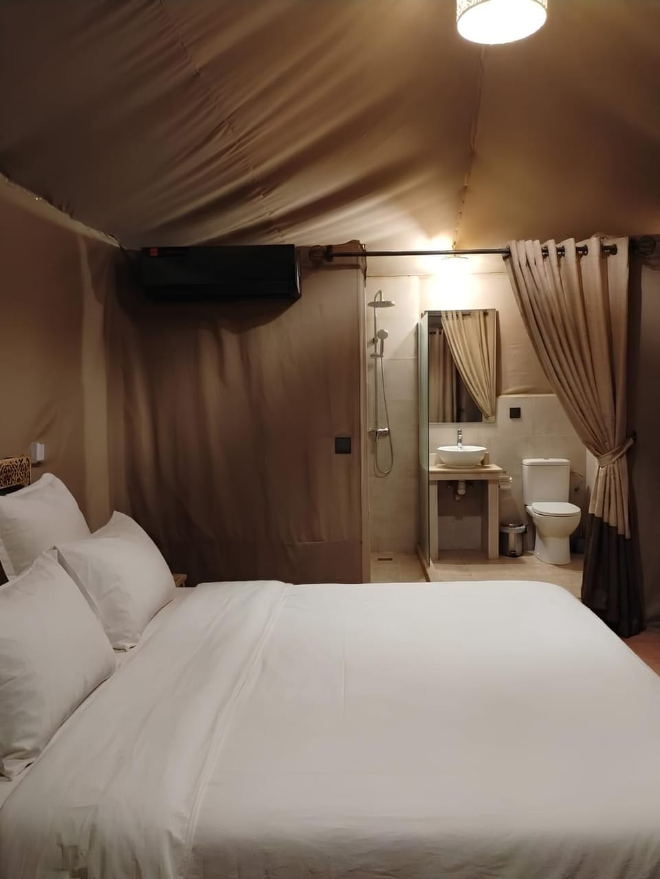 Bed, Bathroom, Photo of the whole room, Bedroom