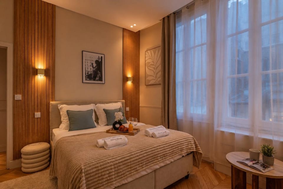 Rivoli Elegance - Samaritaine Air Conditioning Apartment in Paris
