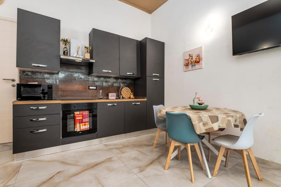 Kitchen or kitchenette, Dining area, microwave, oven, stove, kitchen