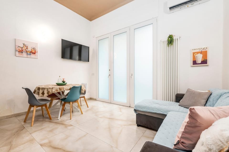 Bed, Living room, Dining area