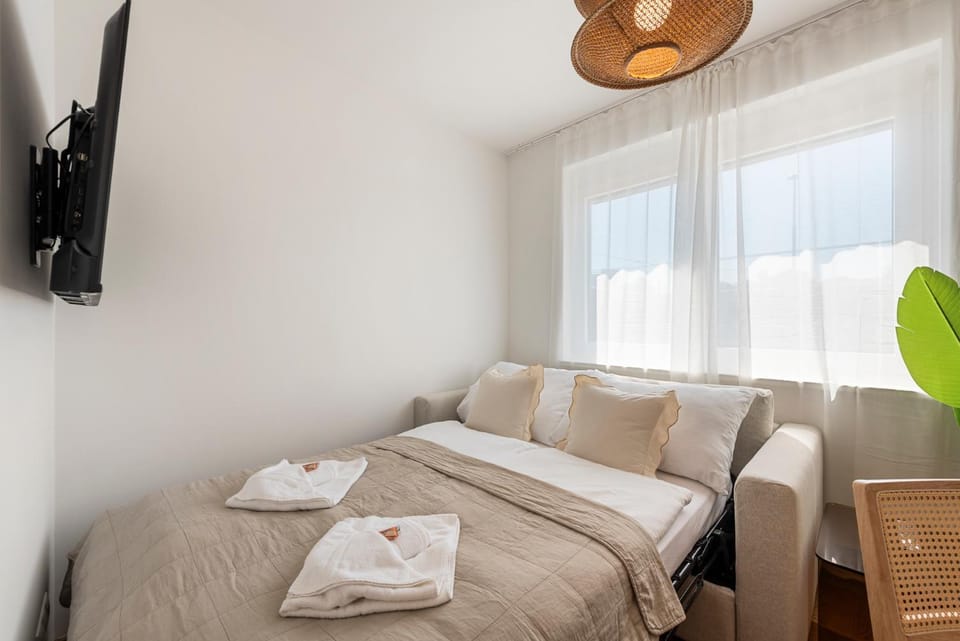 Cozy & Modern 1BR - 1 min to Metro & Train Station Apartment in Vienna