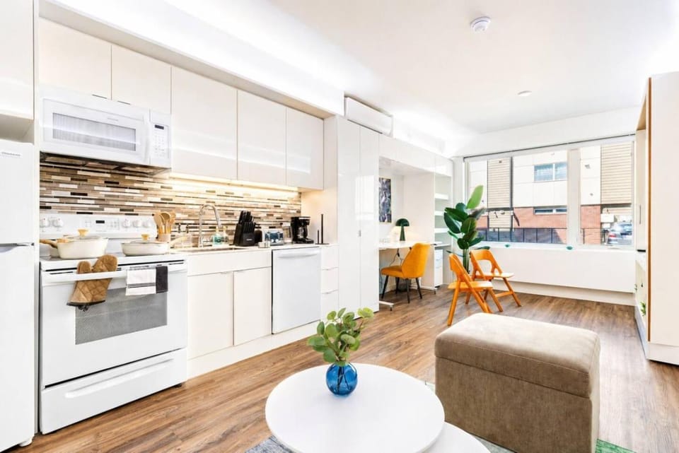 Modern Loft | Rooftop | Free Parking | Near CCF Apartment in Cleveland Heights
