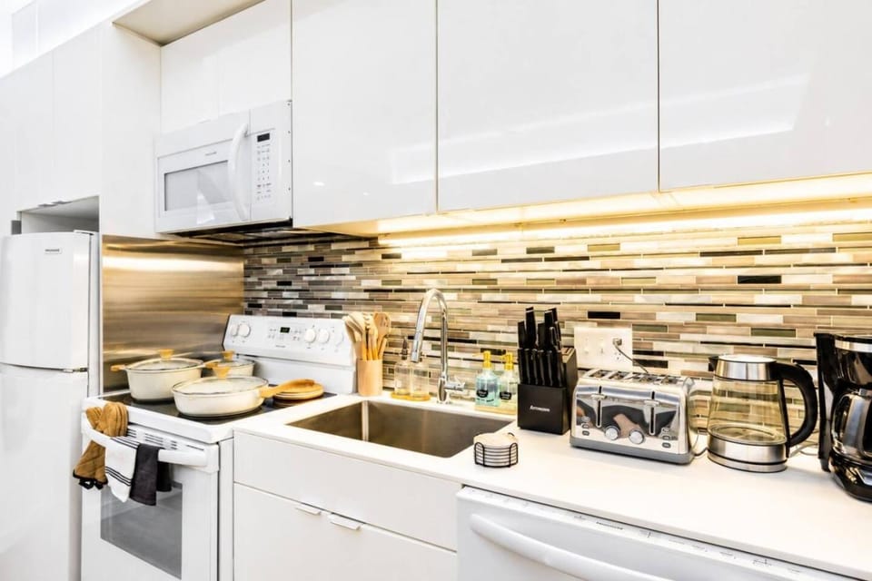 Modern Loft | Rooftop | Free Parking | Near CCF Apartment in Cleveland Heights