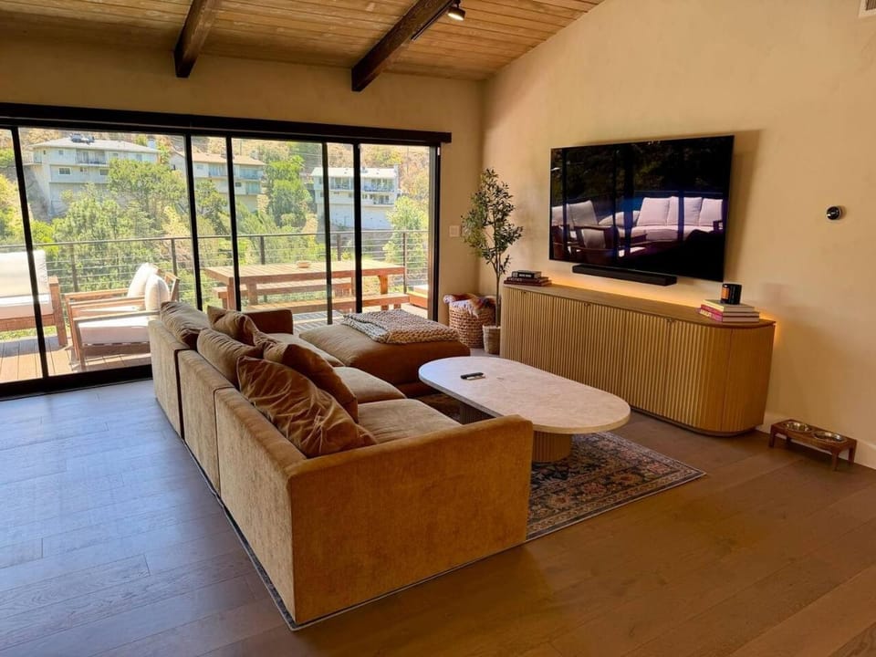 NEW Nichols Canyon Home with Deck and Views House in Hollywood Hills