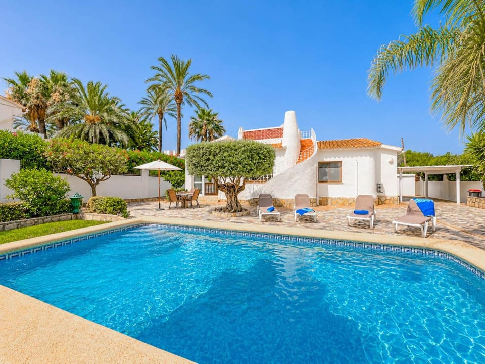 Property building, Patio, Garden, Garden view, Pool view, Swimming pool, sunbed