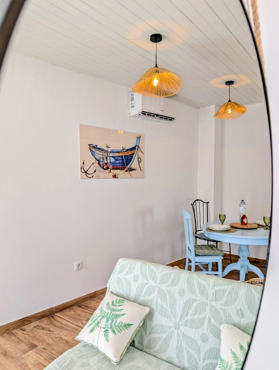 Bed, Living room, Photo of the whole room, Seating area, Dining area, Bedroom, air conditioner