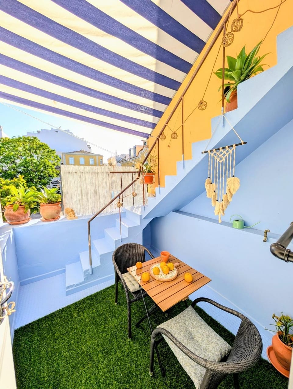 View (from property/room), Balcony/Terrace, Living room, Seating area