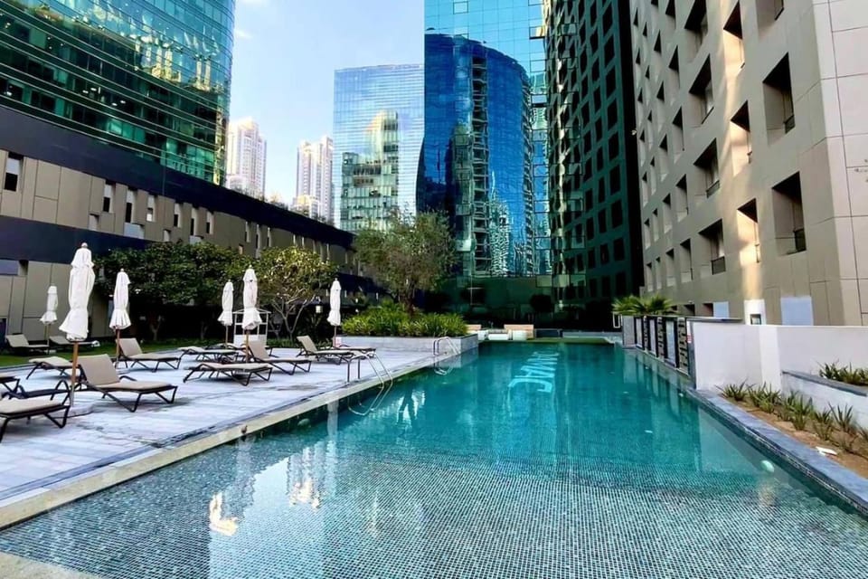 FRST CLASS 1BR Chic Comfort Prime Location Apartment in Dubai