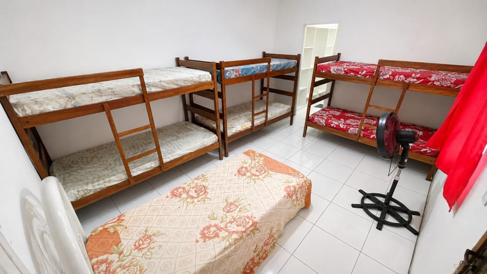 Bed, Photo of the whole room, Bedroom, bunk bed, locker
