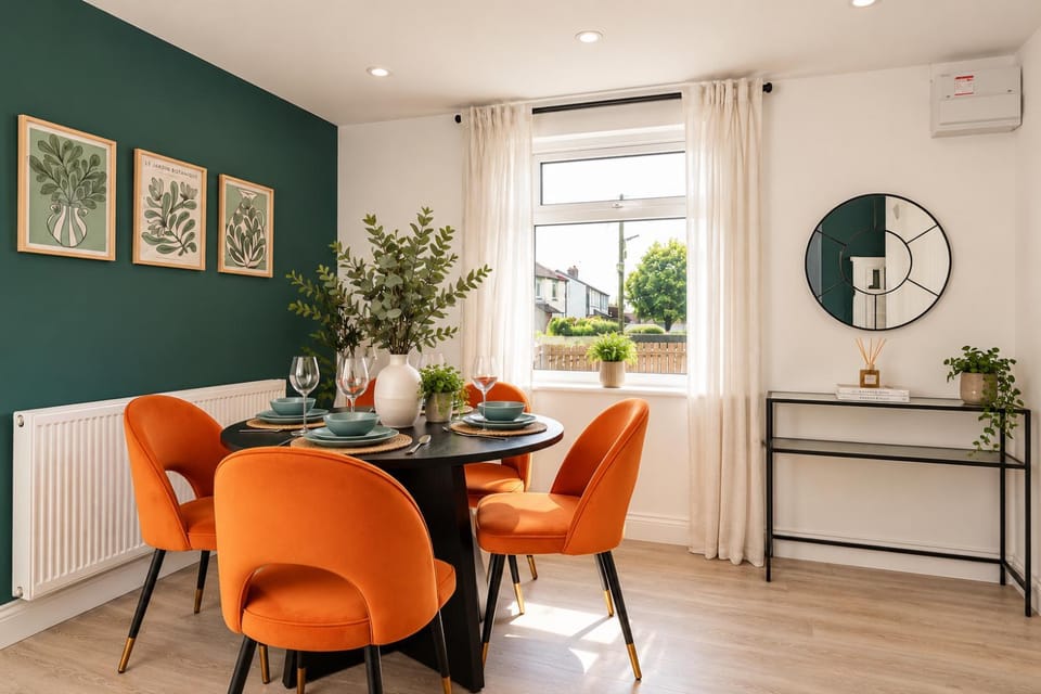 Stylish 3BR Durham Home Contractors Families House in England