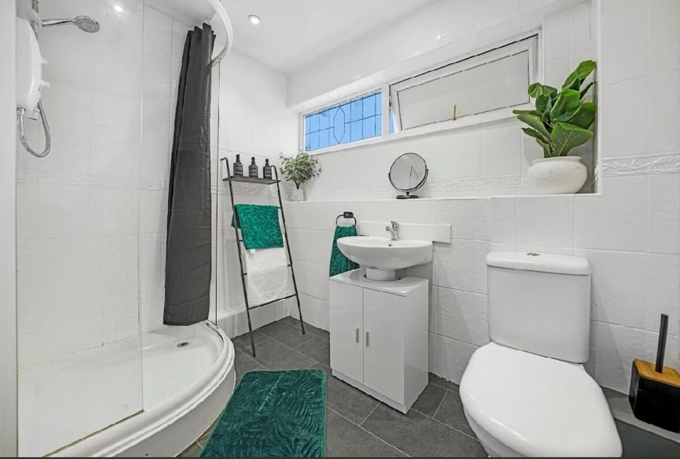 #165 3BR Retreat - Near NEC & Airport House in Metropolitan Borough of Solihull