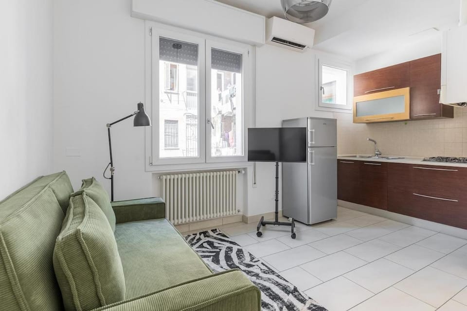 Quiet Modern Flat near City Center - Pasubio 84 Apartment in Bologna
