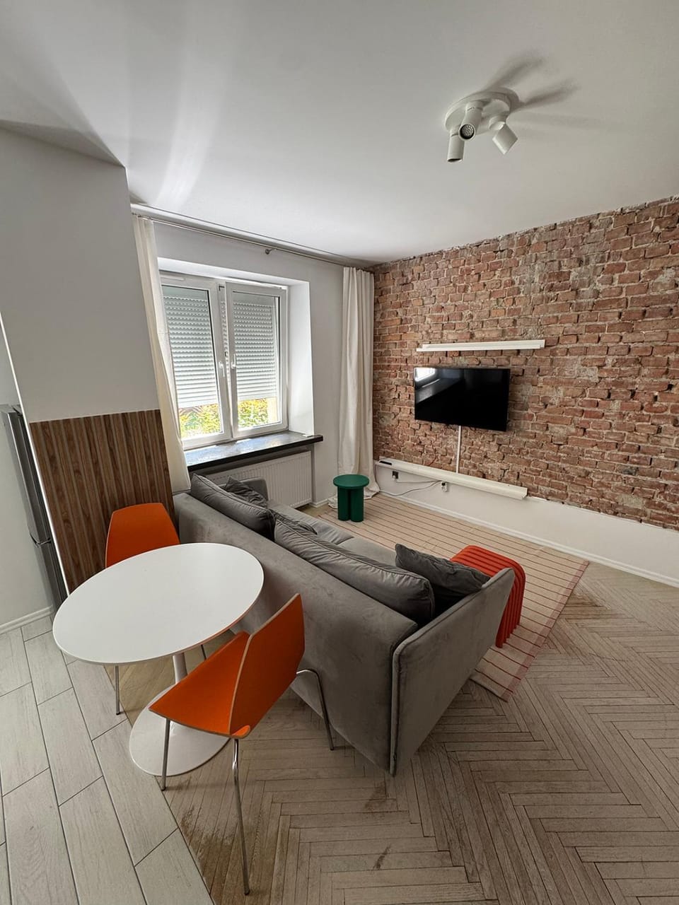 TV and multimedia, Seating area, Dining area