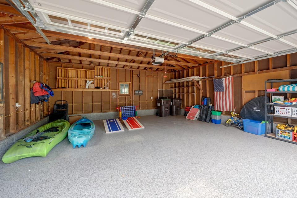 Walk to Beach! McCullom Lake Family Getaway House in Illinois