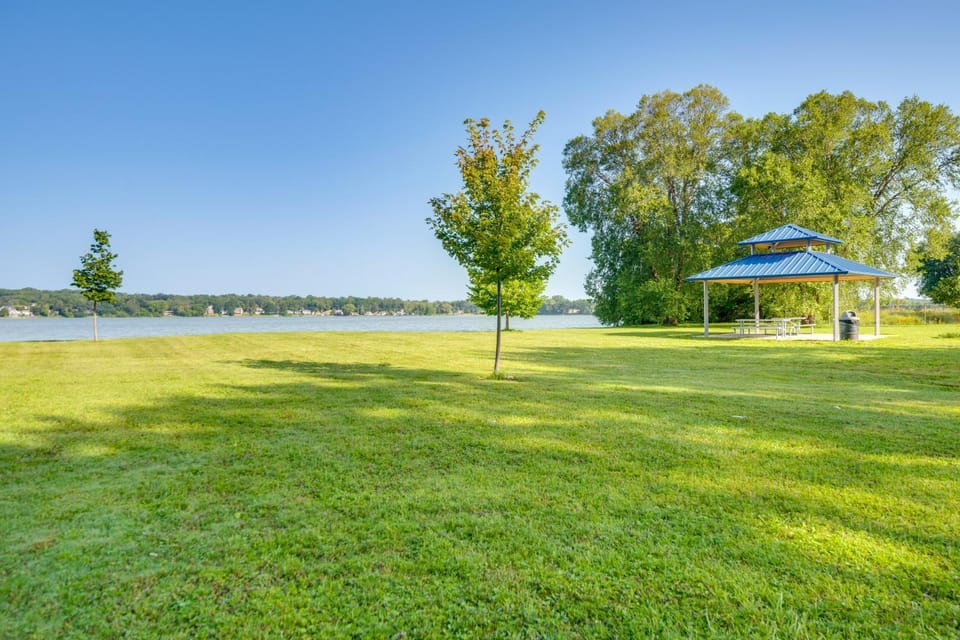Walk to Beach! McCullom Lake Family Getaway House in Illinois