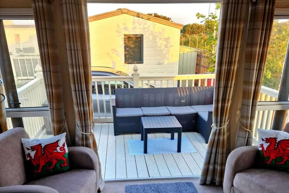 Patio, Day, View (from property/room), Balcony/Terrace, Living room, Seating area