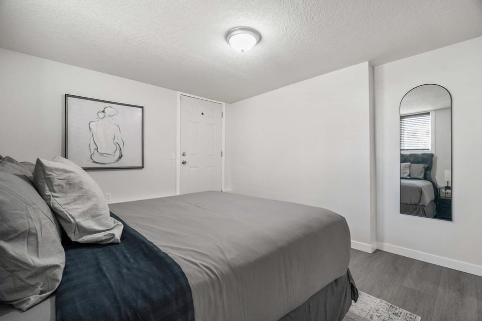The Weekender Cozy Bridgeland Retreat Sleeps 2 Apartment in Calgary