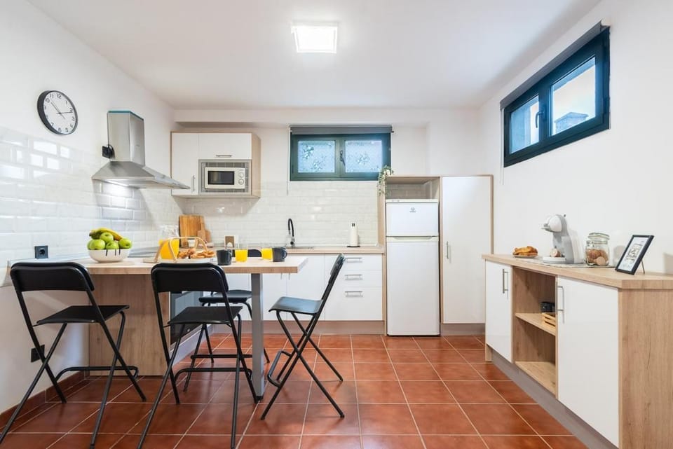 Kitchen or kitchenette, Food and drinks, Food, oven