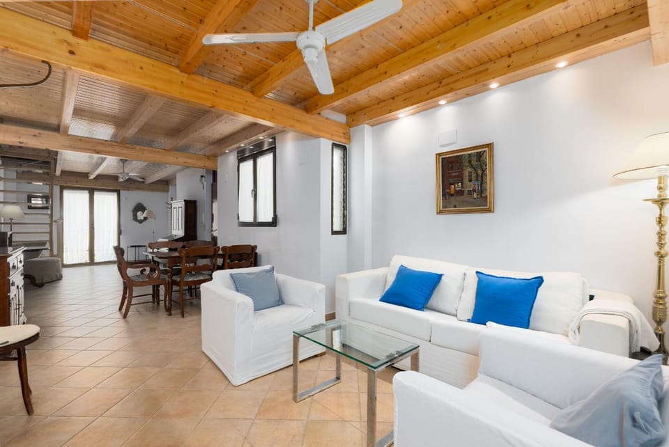 Communal lounge/ TV room, Living room