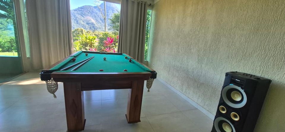 Billiard, Game Room
