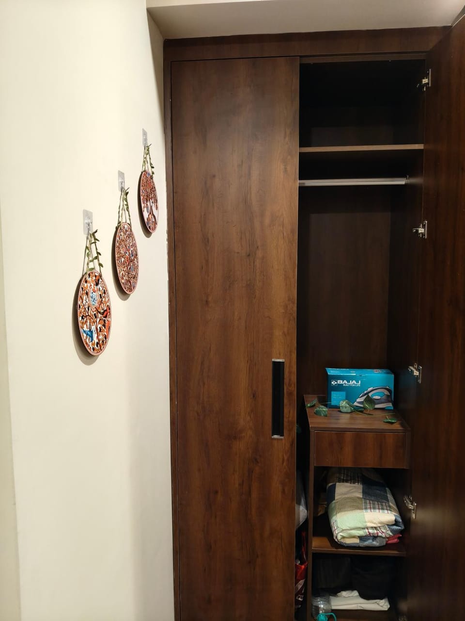The Sunlit Studio Omaxe ITC , Expomart Apartment in Uttar Pradesh