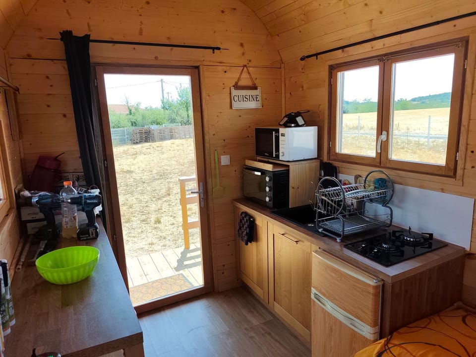 La roulotte des bougnats Nature lodge in Auvergne-Rhône-Alpes
