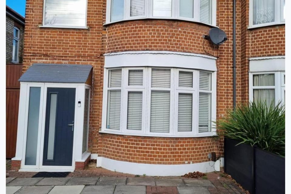 Sleeps5-ElizabethLine-FreeParking-SmartTV House in London