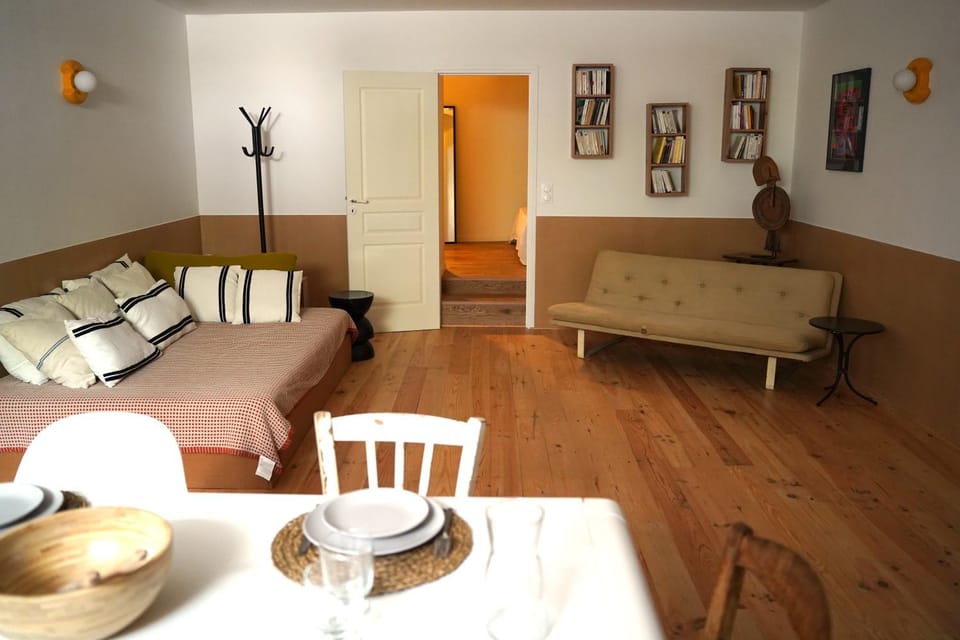 Bed, Living room, Photo of the whole room, Seating area, Dining area, Bedroom, Breakfast
