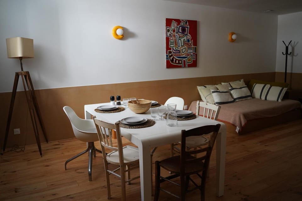 Bed, Living room, Photo of the whole room, Seating area, Dining area
