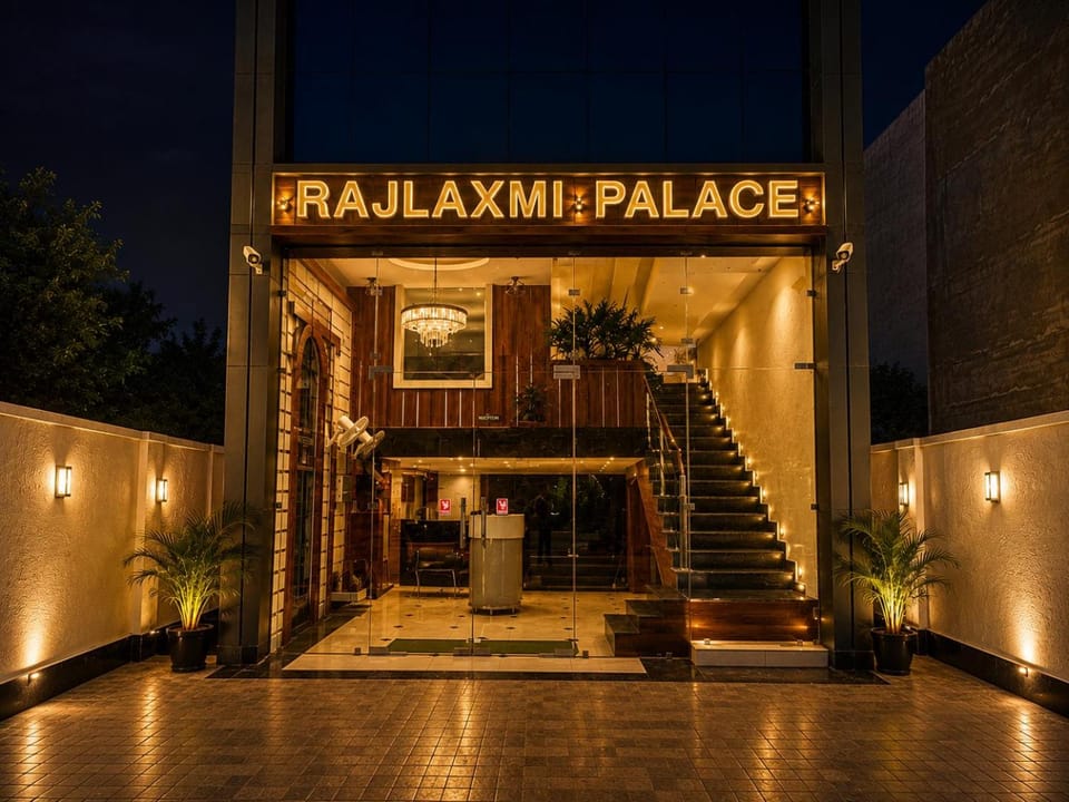 Property building, Facade/entrance, Night
