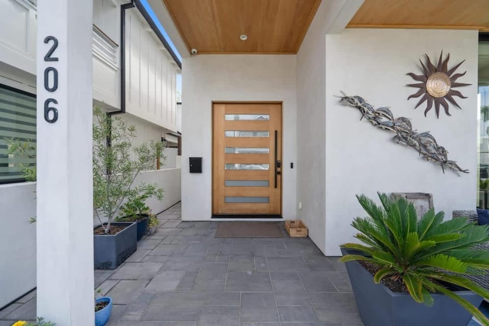 Rooftop Deck House with South Bayfront View House in Balboa Island